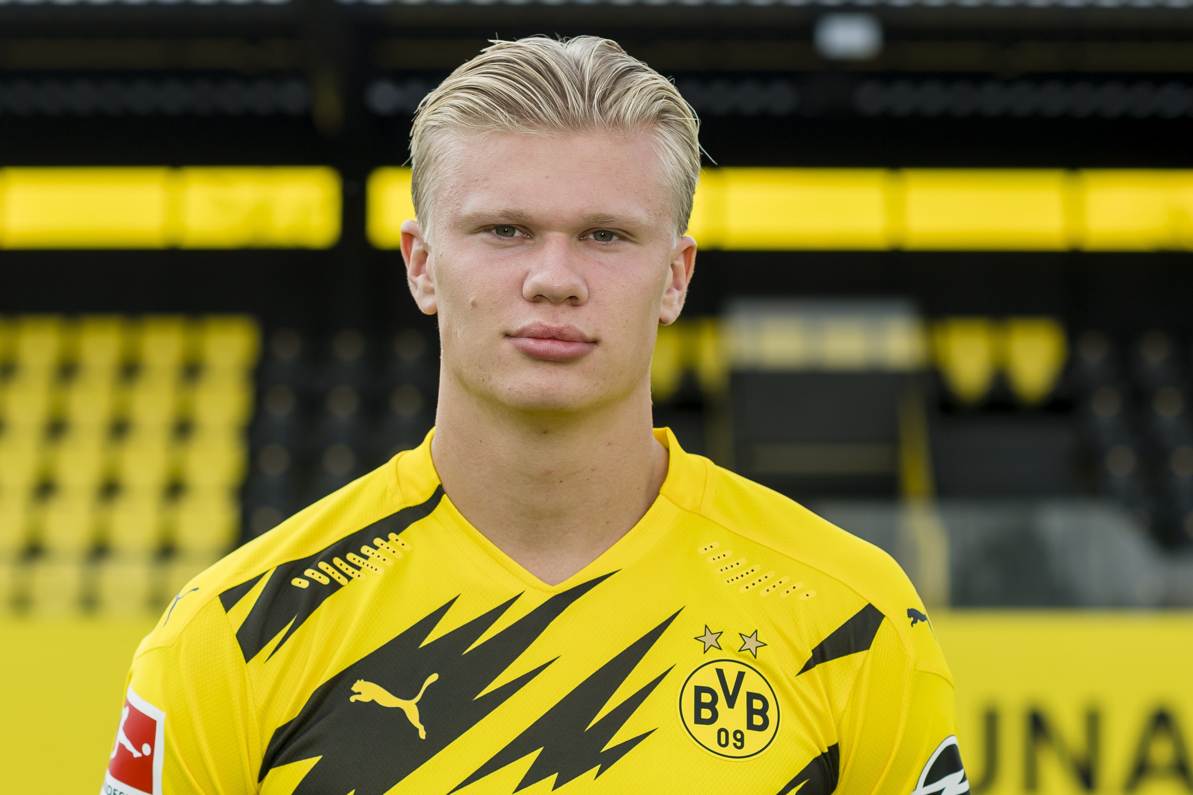 普拉蒂尼等尤文传奇与一线队见面，并参观海瑟尔惨案纪念碑（普拉蒂尼等尤文名宿与一线队会合，赴海瑟尔惨案纪念碑致敬）