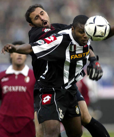 德天空：皇马输球后阿隆索不会遭解雇，将继续指挥周末联赛（德天空：尽管皇马失利，阿隆索不会下课，仍将执教本周末联赛）