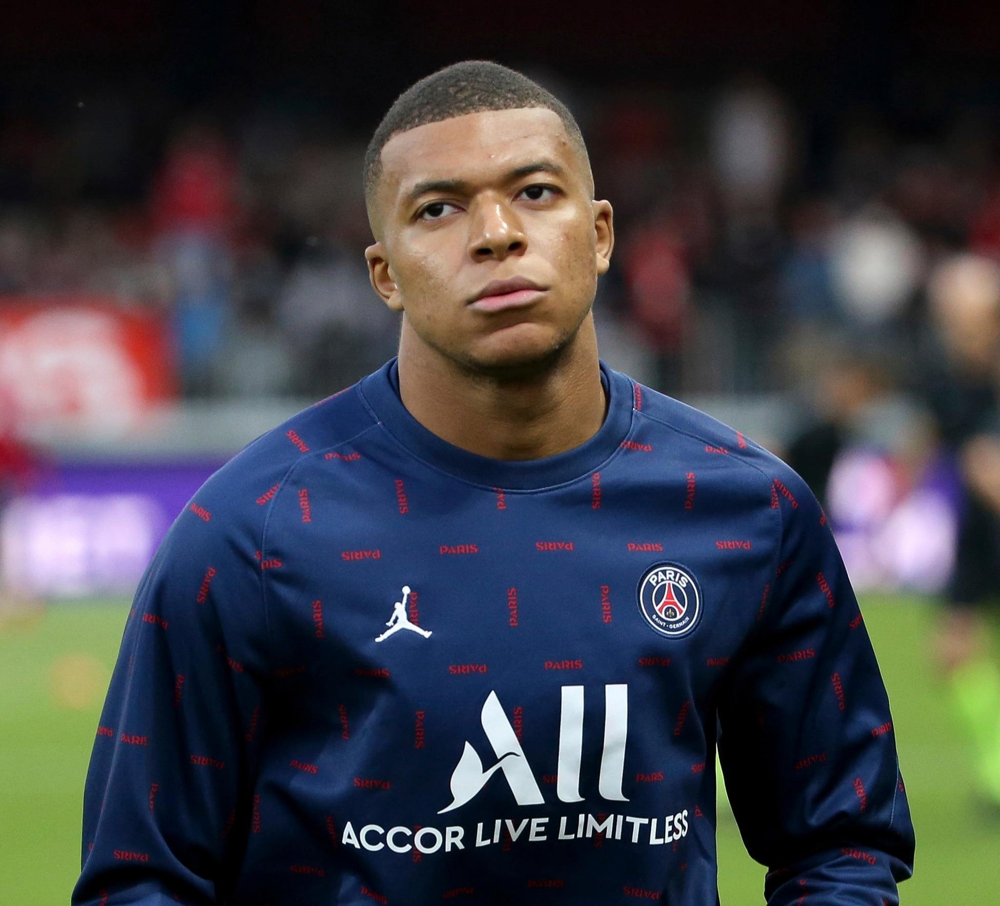 22／23赛季以来顶级前锋越位数：哈兰德仅18次，C罗143次（22／23至今顶级前锋越位对比：哈兰德18次，C罗143次）