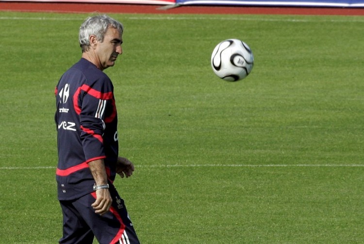 于根伟考察收官战主场场地：前些天草皮一直在开地暖加紧养护（于根伟实地查看收官战主场：草皮此前持续开启地暖加速养护）