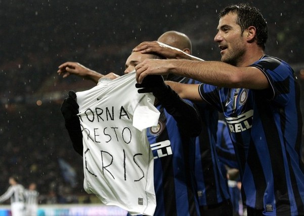 欧罗巴夺冠赔率：曼联领跑缩水 热刺降至1赔2（欧联杯夺冠赔率更新：曼联仍居首且赔率走低，热刺下调至1赔2）