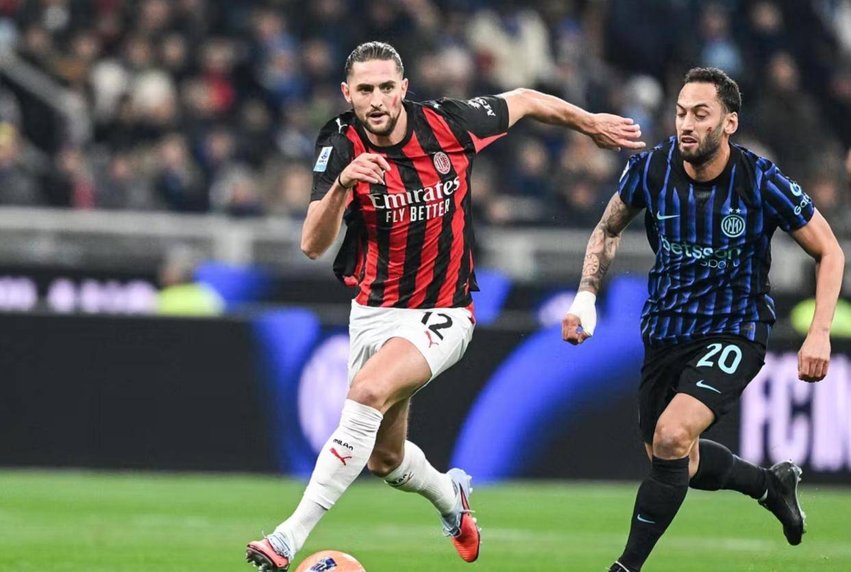 东契奇+詹姆斯+里夫斯，三巨头的阵容，到底能否争冠？（东契奇联手詹姆斯与里夫斯，三巨头能否问鼎总冠军？）