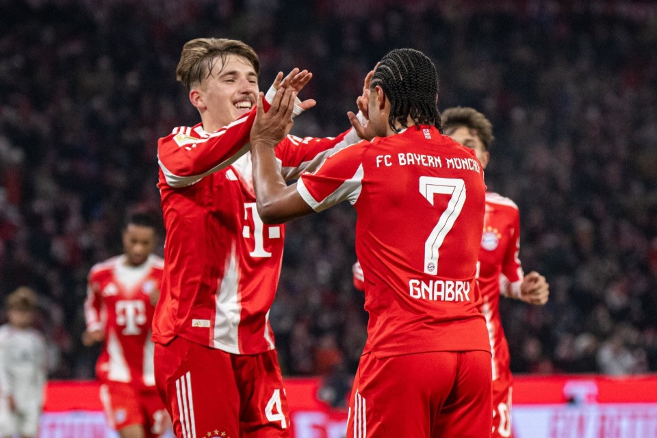 崩盘！利物浦3连败+3场丢10球，各赛事12场比赛狂输9场（溃败！利物浦三连败，近三战丢10球，近12场各项赛事输掉9场）